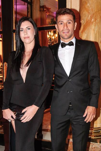 El ex crack de River Leonardo Ponzio, junto a su mujer, Celeste Pumpido, hija de Nery Pumpido, quien fue arquero de la selección argentina