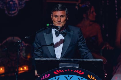 El ex futbolista argentino Javier “Pupi” Zanetti agradece el premio que recibió por su tarea solidaria.