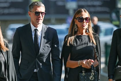 El ex futbolista Paolo Maldini con su mujer, Adriana Fossa, el domingo 7 de septiembre. Del mundo del fútbol también estuvo presente Aurelio de Laurentiis, dueño del Napoli