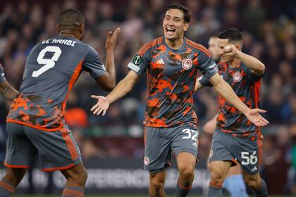 El ex-Huracán Santiago Hezze es una pieza importante en el mediocampo de Olympiacos