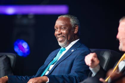 El ex jefe de policía y sheriff del condado de Orange tuvo varios enfrentamientos con la administración de DeSantis en temas como las regulaciones de Covid, el gasto local y la política de inmigración