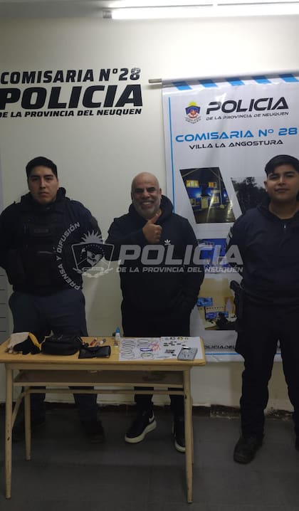 El exjugador de fútbol colombiano está de visita en Villa La Angostura