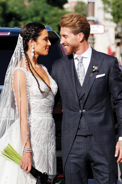 El ex jugador del Real Madrid, Sergio Ramos y la conductora se casaron en la Catedral de Sevilla el 15 de junio de 2019. Con más de cuatrocientos invitados, la boda fue una de las más espectaculares de la agenda social española. 