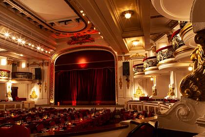 Hoy se presentará el libro Gardel, de Felipe Pigna, con su presencia y la de Víctor Hugo Morales