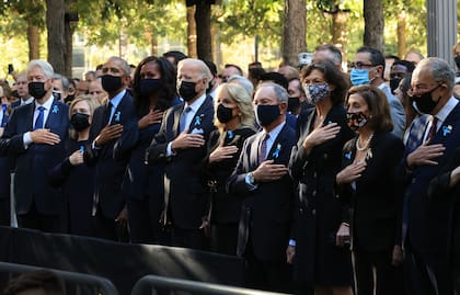 Bill y Hillary Clinton participaron el mes pasado de la ceremonia por los 20 años de los atentados de 2001 en Nueva York