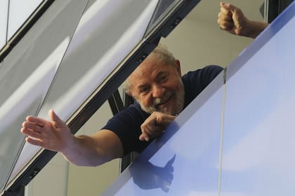 El ex presidente de Brasil, Lula da Silva, la noche antes de entregarse a la policía