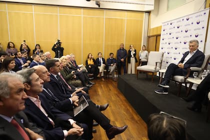 El ex presidente Mauricio Macri reivindicó los liderazgos tecnocráticos y calificó de "caudillo" a Milei en una charla de la Universidad Austral