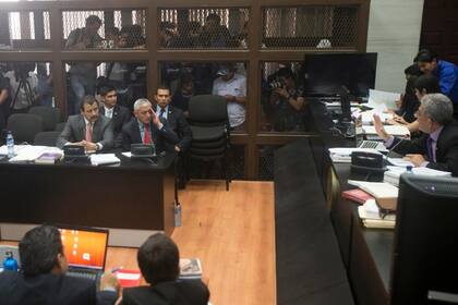 El ex presidente Otto Pérez Molina es acusado de recibir sobornos y por verse involucrado en una trama de corrupción aduanera