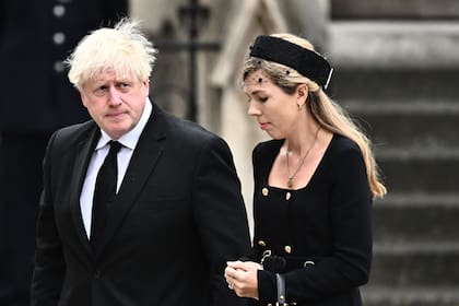 El ex primer ministro británico Boris Johnson y su esposa Carrie Johnson