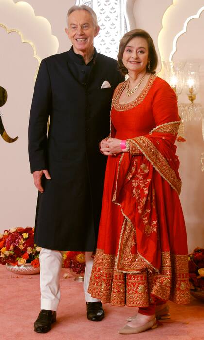 El ex primer
ministro británico Tony
Blair y su mujer, Cherie
Booth. A