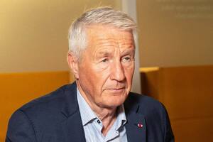 Internaron al exprimer ministro de Noruega tras revelarse sus vínculos con Jeffrey Epstein