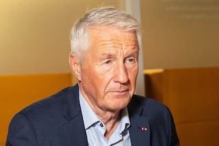 Internaron al exprimer ministro de Noruega tras revelarse sus vínculos con Jeffrey Epstein