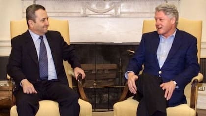 El ex primer ministro israelí Ehud Barak y el expresidente Bill Clinton, en Estados Unidos