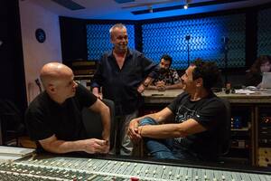 Escuchá a David Lebón y Ricardo Mollo cantando juntos “Mundo agradable”