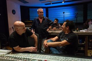 Escuchá a David Lebón y Ricardo Mollo cantando juntos “Mundo agradable”