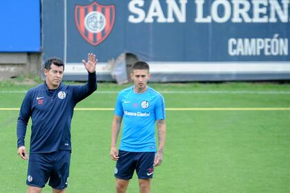 El ex técnico de Lanús, ya en funciones en el Nuevo Gasómetro