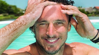 El ex tenista disfruta del contacto con la naturaleza. Fanático de la cerveza artesanal (fue pionero en el rubro cuando se asoció con amigos para abrir La Paloma, en Mar del Plata), es su bebida favorita para las tardes de verano.