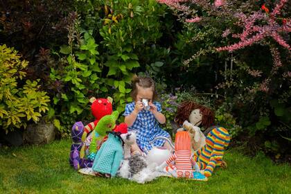 “La regla de los 4 regalos” dice que los chicos no deberían recibir más de 4 regalos para su cumpleaños, Navidad, Reyes