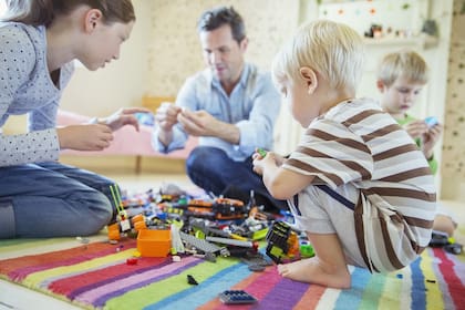 ¿El exceso de juguetes limita la imaginación de los chicos?