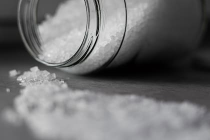 El exceso de sal podría afectar la tensión arterial y el buen funcionamiento del corazón