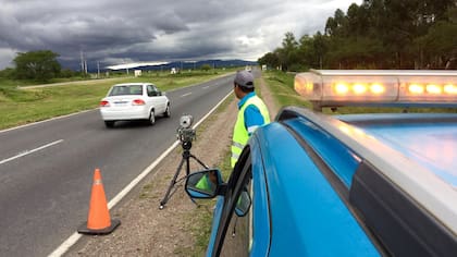 El exceso de velocidad se traduce en multas que parten desde los $332.250 y pueden llegar hasta los $2.215.000