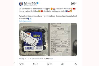 El exfuncionario compartió en las redes sociales una imagen de la compra de una bandeja de arándanos