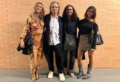 El exfutbolista Juampi Sorín asistió a la función junto con su mujer, Sol Alac, y su hija, Elisabetta Cáceres Sorín