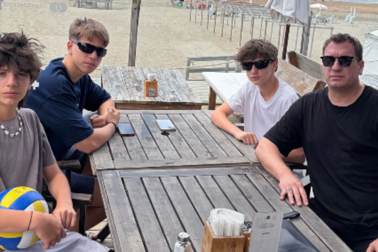 Maxi López junto a sus tres hijos en Cariló, compartiendo en la playa y bailes