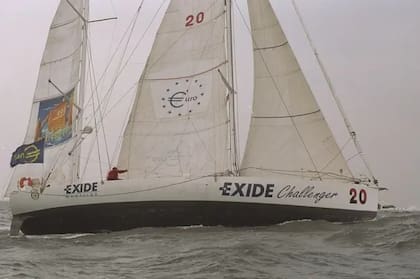 El Exide Challenger de Bullimore se volteó luego de que se le rompiera la quilla