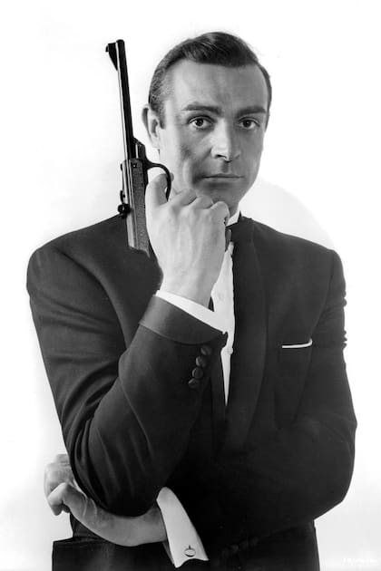 El éxito de James Bond animó al productor Daniel Melnick a ofrecer una serie televisiva sobre un agente secreto, pero en tono de sátira