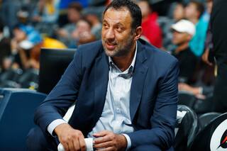 Exjugador de la NBA Vlade Divac se fractura la cadera en accidente de moto en Montenegro