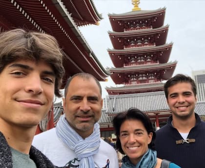 El exjugador de River y la selección argentina junto a su familia