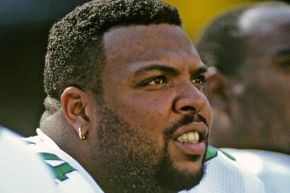 El exliniero defensivo de los Philadelphia Eagles Kevin Johnson falleció en un campamento de personas sin hogar de Los Ángeles