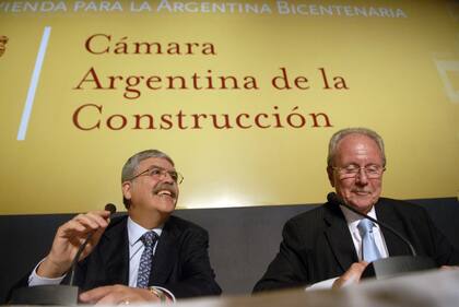 El exministro de Planificación y Carlos Wagner, expresidente de la Cámara Argentina de la Construcción, en 2008