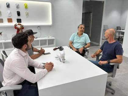 El exministro de Transporte de la Nación analiza el sector automotor desde la nueva concesionaria de BYD