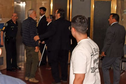El exministro De Vido en el subsuelo de Comodoro Py, junto a uno de sus abogados, Maximiliano Rusconi