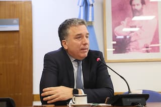 Reapareció Dujovne y pidió un "ajuste en el gasto público" para mejorar la situación económica