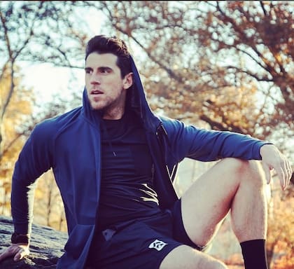 El experto en salud y entrenamiento recomienda caminar al menos 30 minutos todos los días