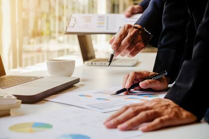 El experto explicó que todos los países ponen sus esfuerzos para aplicar medidas económicas acordes al contexto