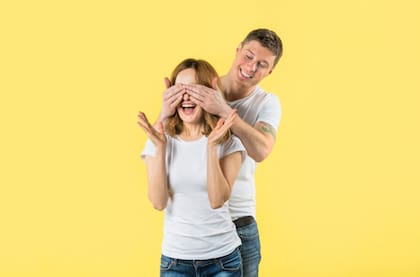 El experto indicó que las diferencias sobre salir o quedarse en casa suelen ser mínimas, ya que ambos comparten sus límites sociales y la energía que están dispuestos a invertir en eventos