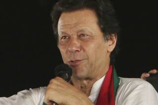 Era un sex symbol en Paquistán y hoy está a un paso de ser primer ministro