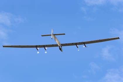 El explorador presentó el prototipo de la aeronave propulsada por hidrógeno verde con la que planea sobrevolar el planeta sin escalas de por medio