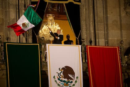 El expresidente Andrés Manuel López Obrador da el grito de Independencia en Palacio Nacional el 15 de septiembre de 2024 (X/@Raul_Mtz_17)