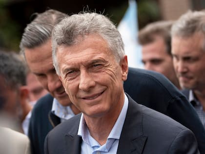 El expresidente argentino Mauricio Macri abandona la corte federal luego de declarar sobre el presunto espionaje de los familiares de los tripulantes fallecidos en la tragedia del submarino ARA San Juan en 2017, en Buenos Aires, Argentina el 3 de noviembre de 2021