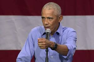 El expresidente Barack Obama durante el discurso que brindó en Pittsburgh en respaldo de la candidatura de Kamala Harris