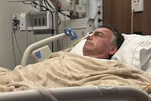 El expresidente brasileño Jair Bolsonaro en terapia intensiva tras una cirugía abdominal.