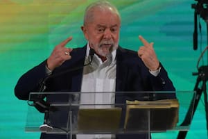 Lula lanzó su candidatura a la presidencia y alertó que la “democracia está en juego” en Brasil