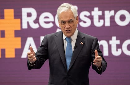 El expresidente chileno Sebastián Piñera, en el Palacio de La Moneda, en 2021. (MARTIN BERNETTI / AFP)