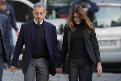 El expresidente de Francia Nicolas Sarkozy y su esposa, Carla Bruni-Sarkozy