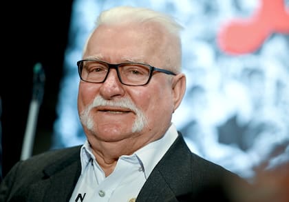 El expresidente de Polonia Lech Walesa habla tras recibir la Medalla de oro por servicio de reconciliación y entendimiento entre pueblos, en Berlín, el 26 de septiembre de 2022